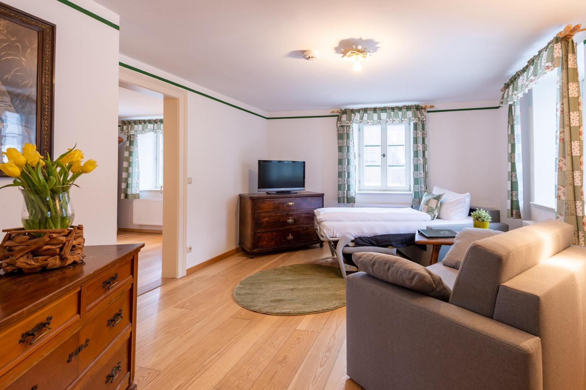 Schlossgaststatte Hohenberg Apartment Seeshaupt Luaran gambar