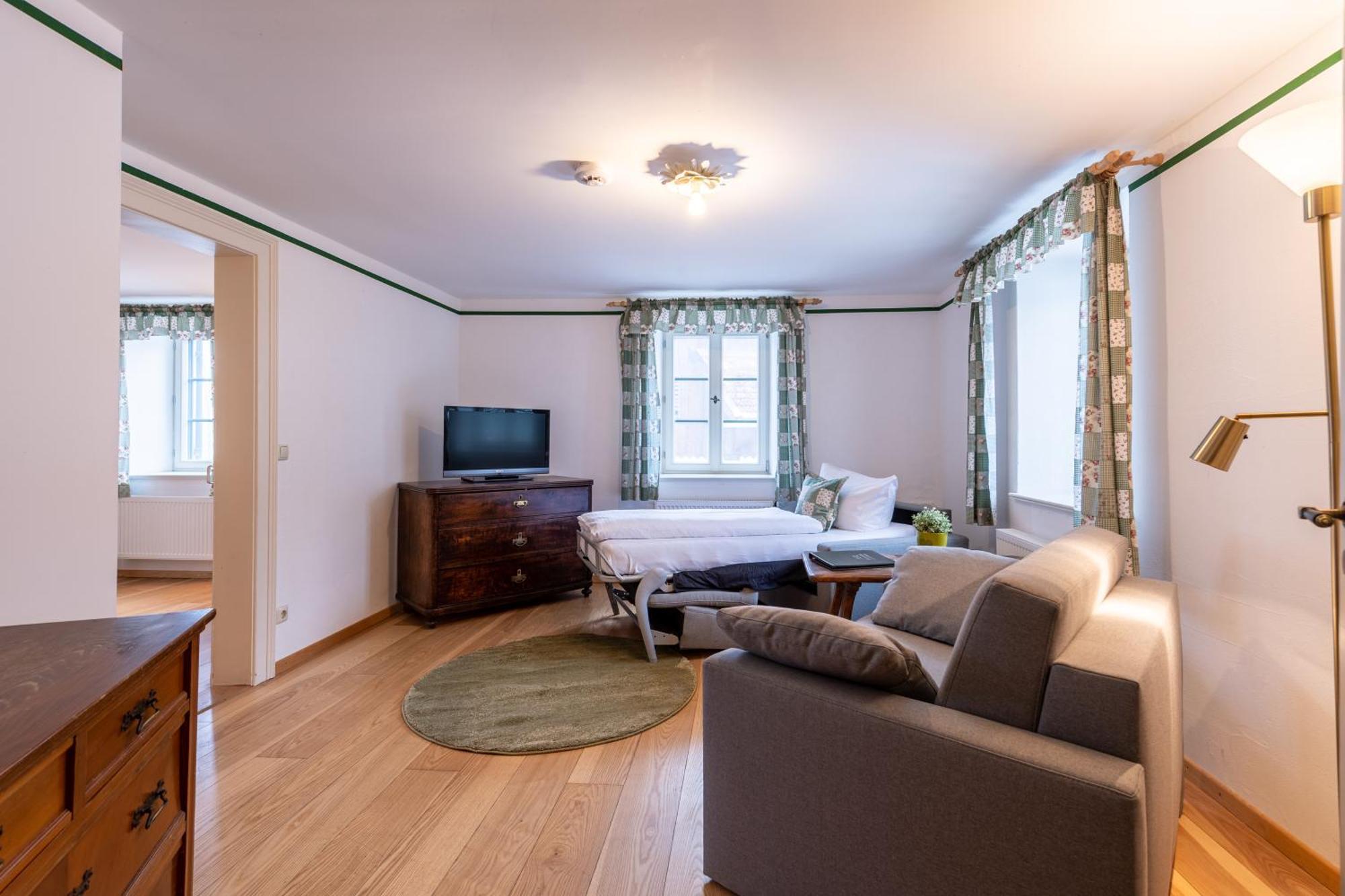 Schlossgaststatte Hohenberg Apartment Seeshaupt Luaran gambar